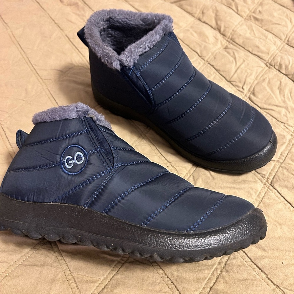 Fleece lined booties. Navy. Size 38 (7.5-8). Feel like they fit more like a 7.